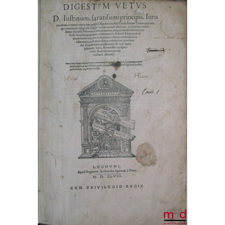 ENSEMBLE DE 4 TOMES DU CORPUS JURIS CIVILIS DE JUSTINIEN ISSUS DE 2 ÉDITIONS DIFFÉRENTES : TOME I : DIGESTUM VETUS. D. JUSTIN...