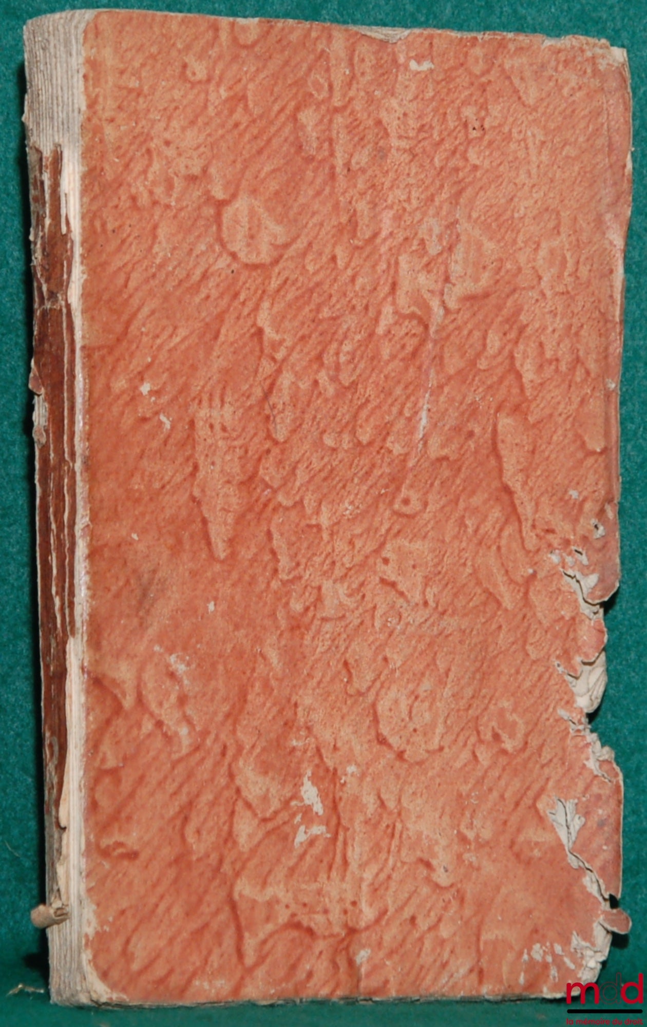 GIBBON (E.) – PRÉCIS DE L’HISTOIRE DU DROIT ROMAIN, formant le 44e chapitre de l’ouvrage de cet auteur intitulé “Histoire de la décadence et de la chute de l’Empire romain”, traduction adoptée par M. Guizot. Revue, rectifié et augmenté de notes (…) par L.