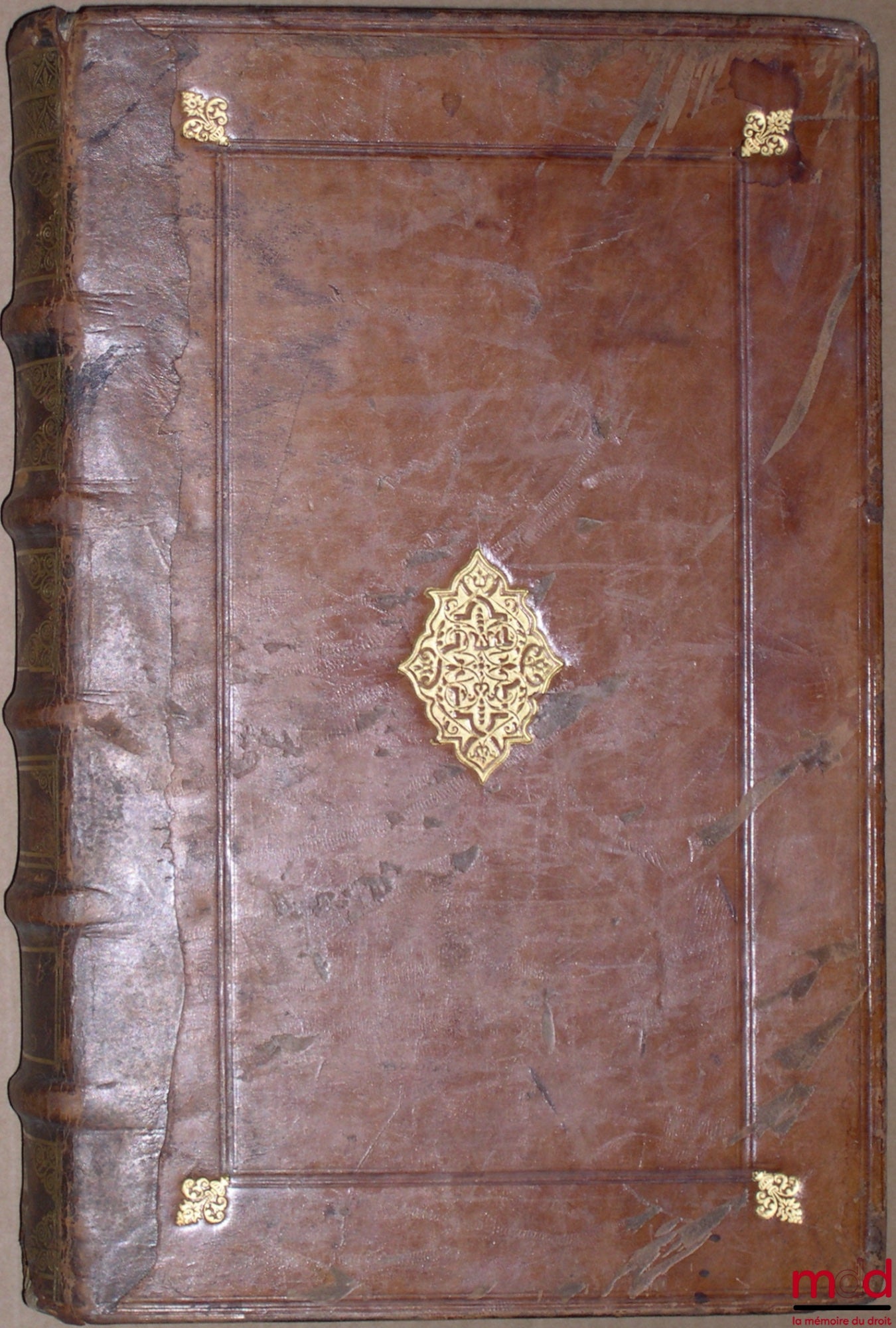 MOUCHY (Antoine de) – DECRETUM GRATIANI : seu verius, DECRETORUM CANONICORU COLLECTANEA, ab ipso auctor Gratiano primum inscripta, CONCORDIA DISCORDANTIUM CANONUM (…)in suas classes digesta (…) Præfixa sunt ab Antonio Demochare Sorbonicæ (…), singulis fer