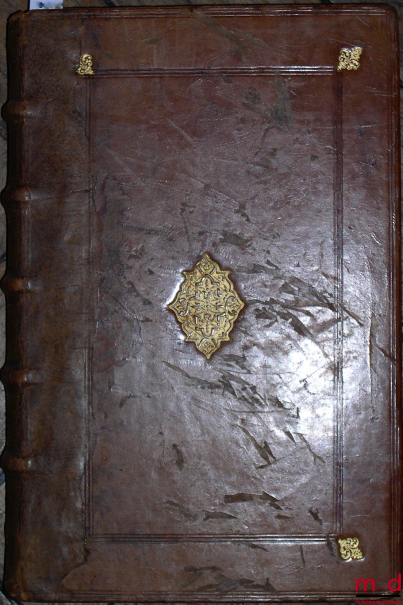 MOUCHY (Antoine de) – DECRETUM GRATIANI : seu verius, DECRETORUM CANONICORU COLLECTANEA, ab ipso auctor Gratiano primum inscripta, CONCORDIA DISCORDANTIUM CANONUM (…)in suas classes digesta (…) Præfixa sunt ab Antonio Demochare Sorbonicæ (…), singulis fer