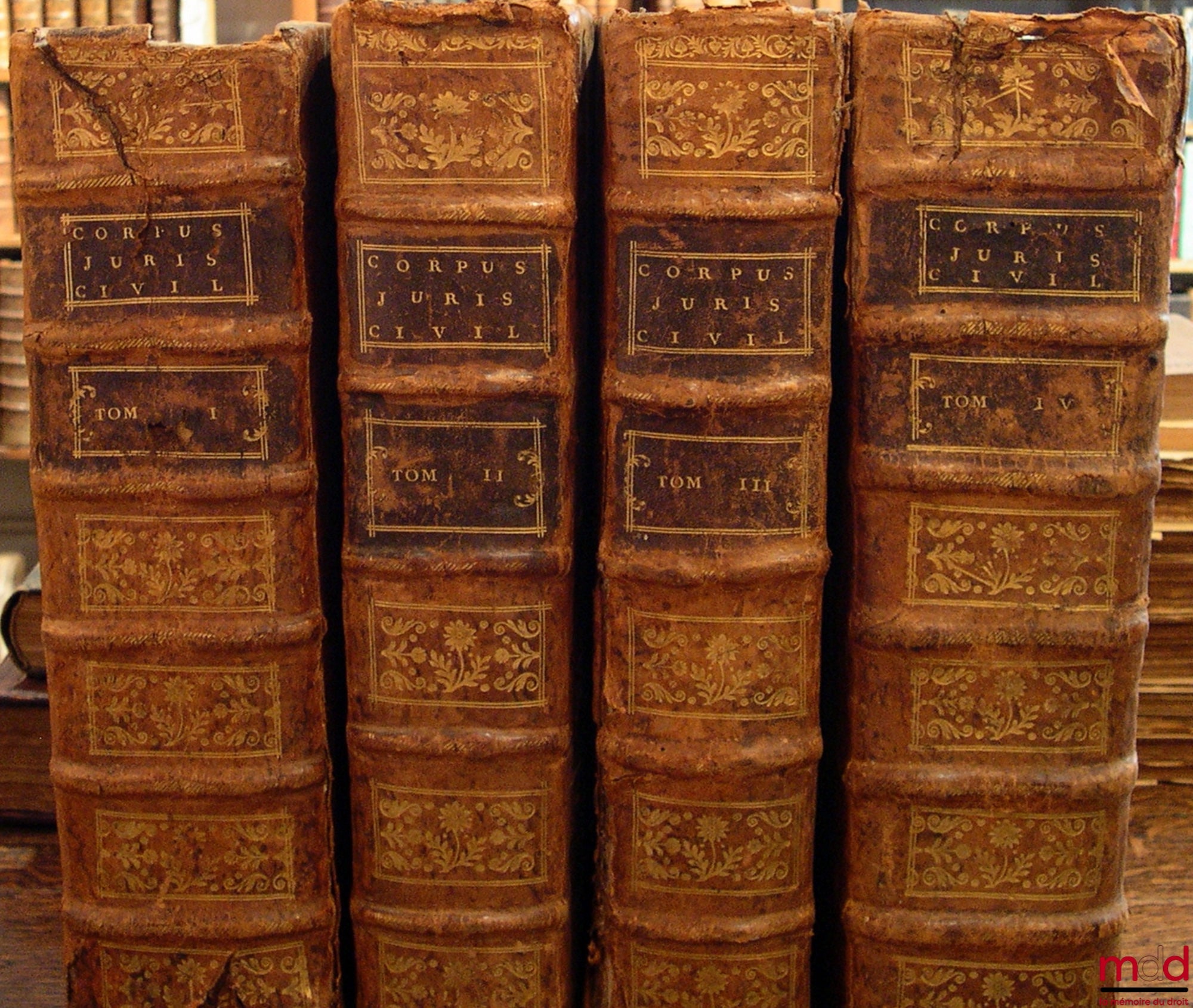 [Corpus juris civilis], ACCURSIUS, REBUFFUS (Pierre) – ENSEMBLE DE 4 TOMES DU CORPUS JURIS CIVILIS DE JUSTINIEN ISSUS DE 2 ÉDITIONS DIFFÉRENTES : TOME I : DIGESTUM VETUS. D. JUSTINIANI (…) JURIS ENUCLEATI, EX OMNI VETERE IURE COLLECTI, DIGESTORUM, SIVE PA