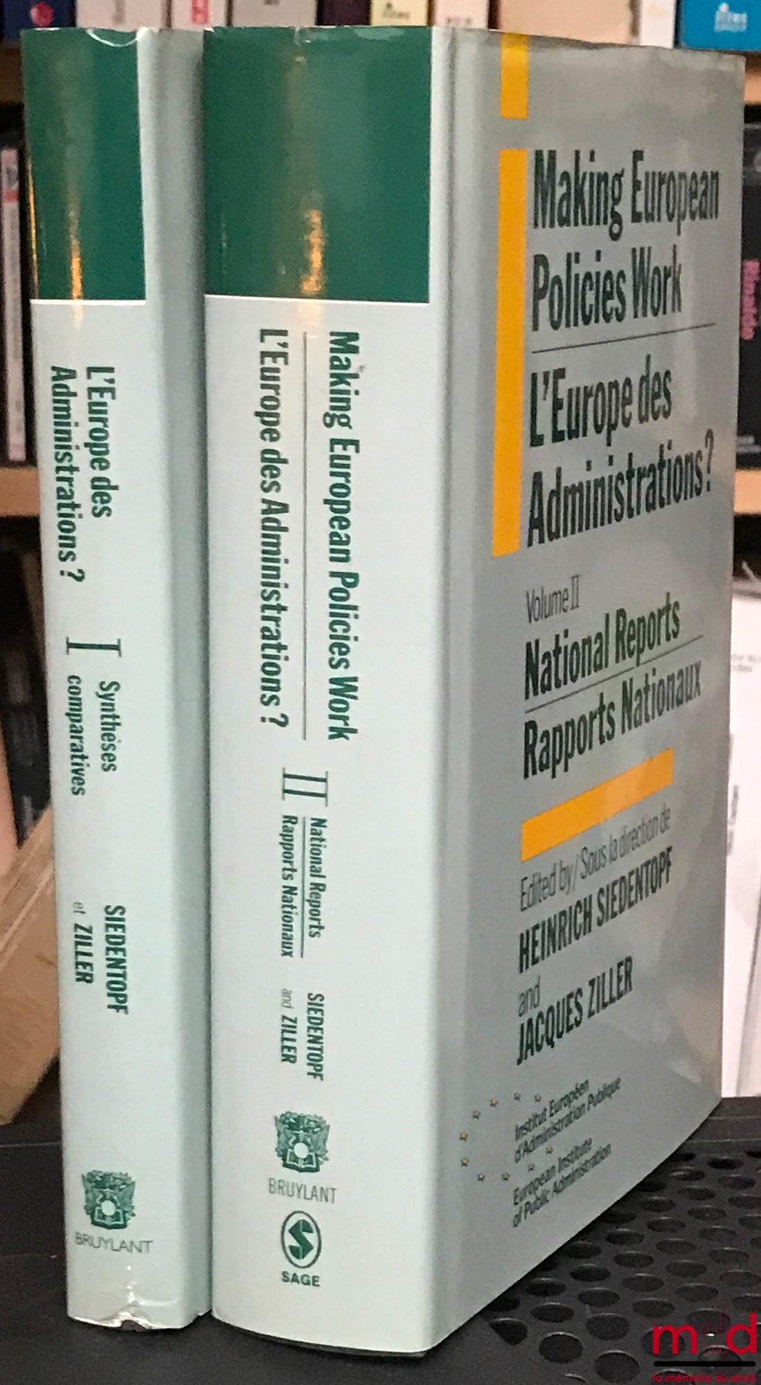 [Collectif] – L’EUROPE DES ADMINISTRATIONS. Mise en œuvre de la législation communautaire des les États membres. vol. I : Synthèses comparatives, vol. II : Rapports nationaux, sous la direction de Heinrich SIEDENTOPF et Jacques ZILLER de L’Institut Europé