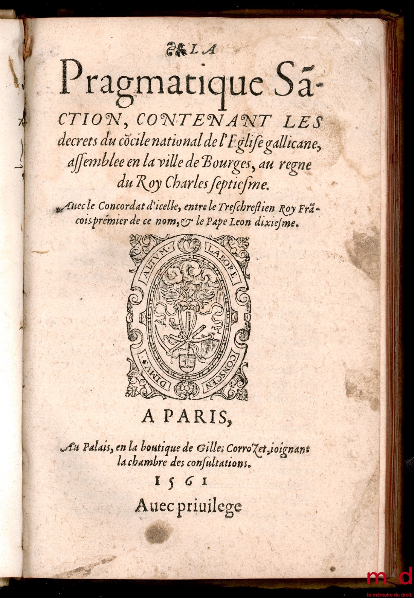 [La Pragmatique Sanction] – LA PRAGMATIQUE SANCTION CONTENANT LES DECRETS DU CONCILE NATIONAL DE L’ÉGLISE GALLICANE, ASSEMBLÉE EN LA VILLE DE BOURGES, AU RÈGNE DU ROY CHARLES SEPTIESME. Avec le Concordat d’icelle, entre le très chrestien Roy François prem