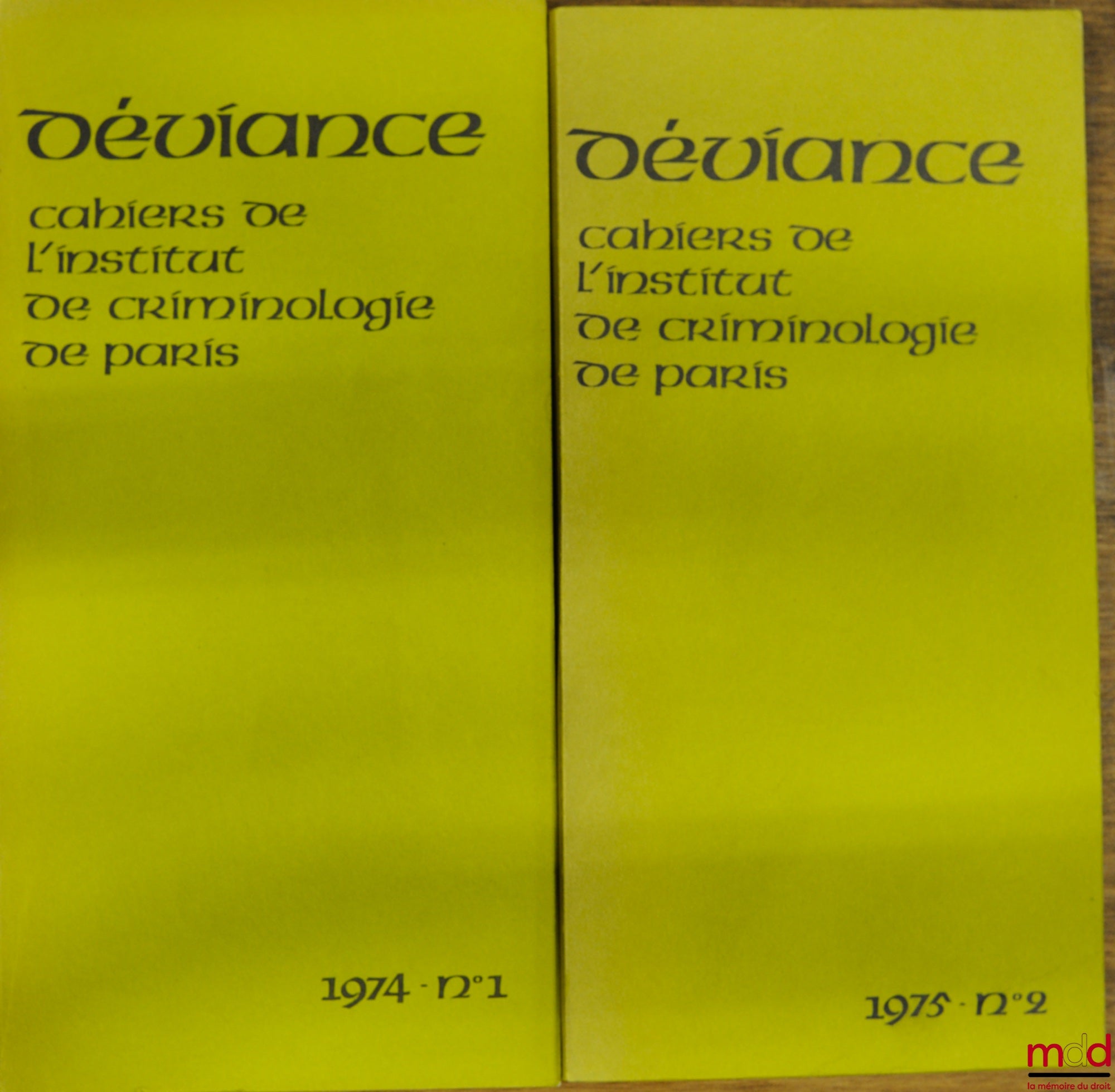 [Revue] – DÉVIANCE. Cahiers de l’Institut de criminologie de Paris, directeur Jacques Léauté, rédactrice en chef Pierrette Poncella, n° 1, 1974 (tête de série) et n° 2, 1975