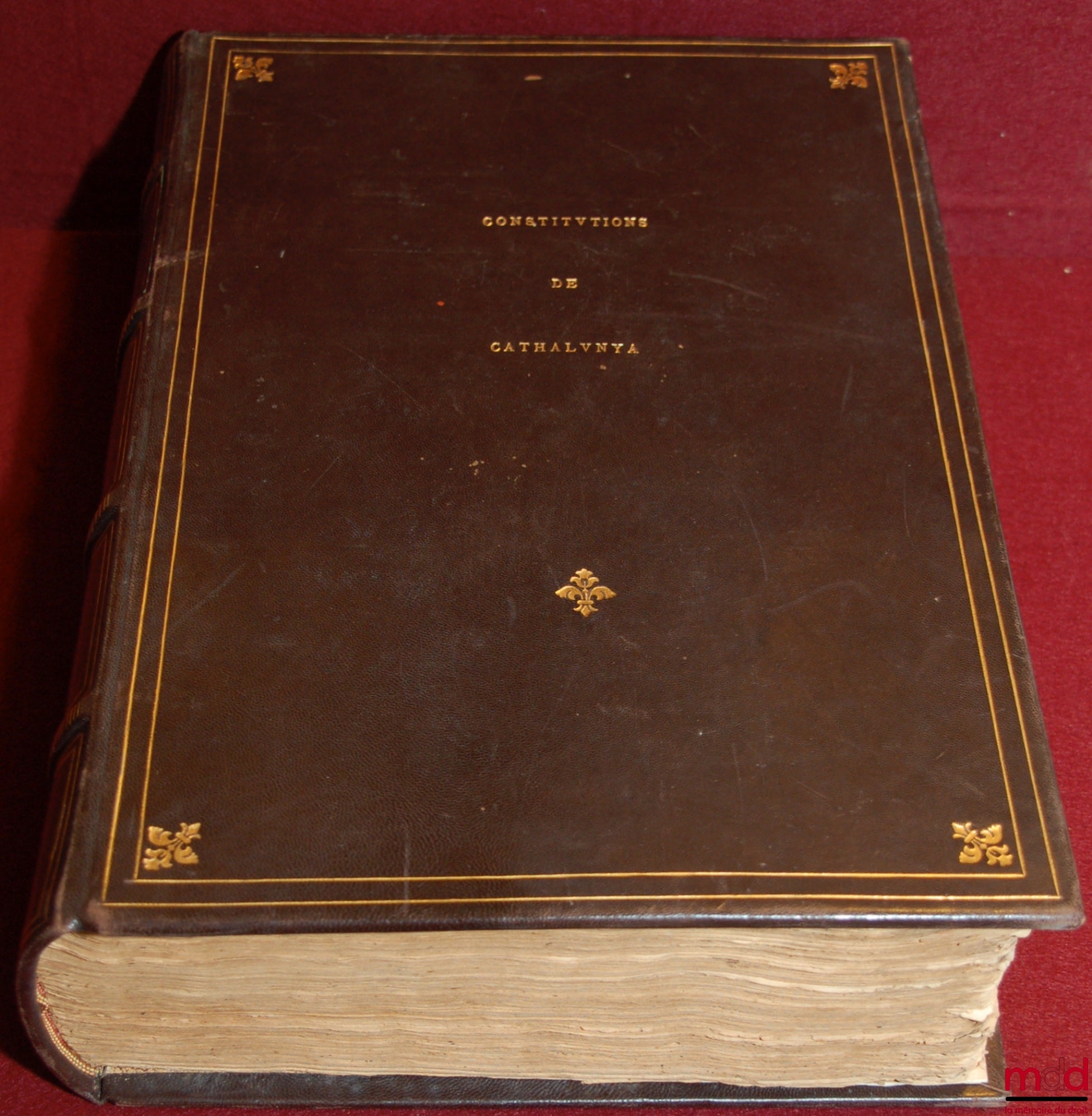 CONSTITUTIONS Y ALTRES DRETS DE CATHALUNYA SUPERFLUOS CONTRARIS, Y CORREGITS COMPILATS EN VIRTUT DEL CAP. DE CORT XXIIII DE LAS CORTS PER LA S.C.Y reyal maiestat del rey don Philip nostre senyor celebradas en la vila de montso, any M. D. LXXXV : vol. prim