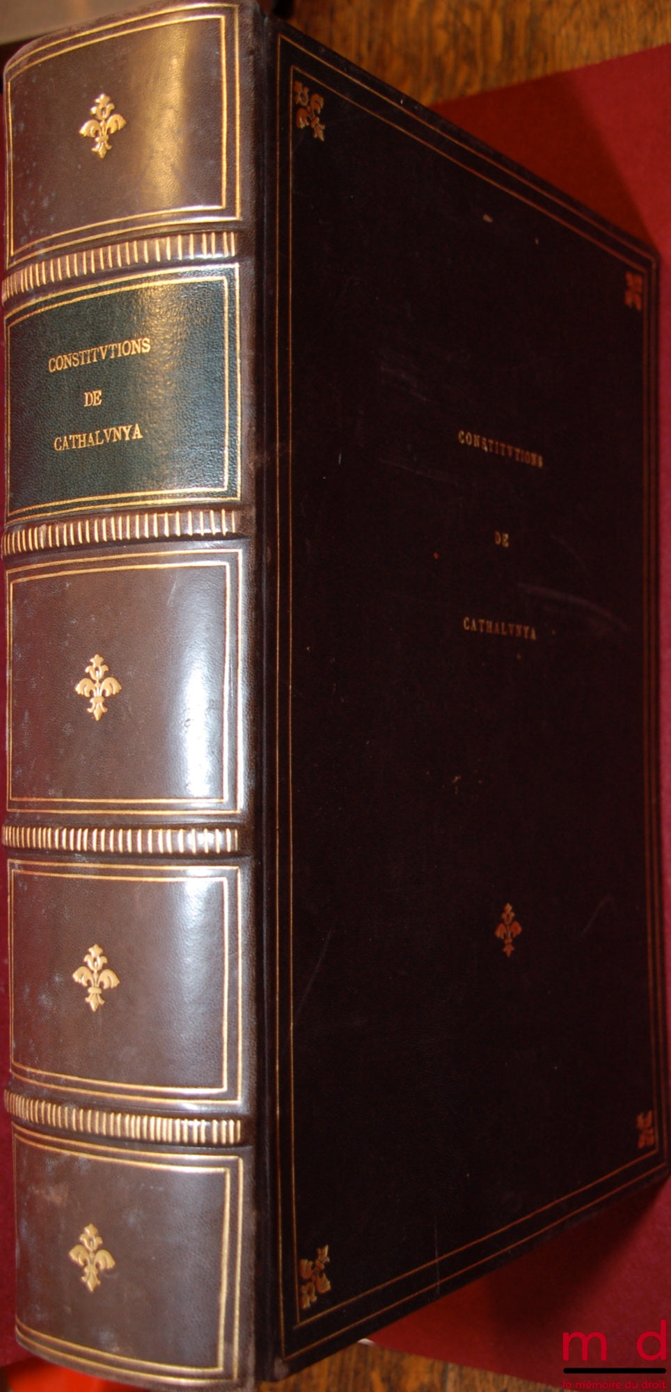 CONSTITUTIONS Y ALTRES DRETS DE CATHALUNYA SUPERFLUOS CONTRARIS, Y CORREGITS COMPILATS EN VIRTUT DEL CAP. DE CORT XXIIII DE LAS CORTS PER LA S.C.Y reyal maiestat del rey don Philip nostre senyor celebradas en la vila de montso, any M. D. LXXXV : vol. prim