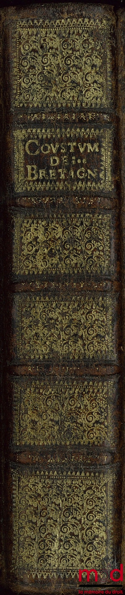 COUSTUMES GÉNÉRALES DES PAYS ET DUCHÉ DE BRETAGNE. Nouvellement réformées & rédigées par escrit, par les Commissaires du Roy, & les députez des Estats dudit pays. Et depuis levées & publiées en la ville de Ploërmel, en la congrégation & assemblée générale