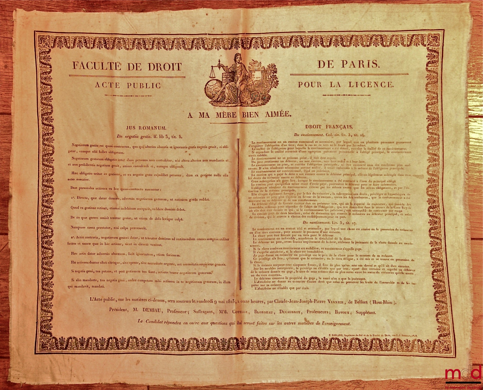 PLACARD DE THÈSE DE DROIT : FACULTÉ DE DROIT DE PARIS ; ACTE PUBLIC POUR LA LICENCE. Jus Romanum : De negotüs gestis. ff. Lib. 3, tit. 5 ; Droit français : Du cautionnement. Cod. civ. liv. 3, tit. 14. L’Acte public sera soutenu le vendredi 9 mai 1823 , à