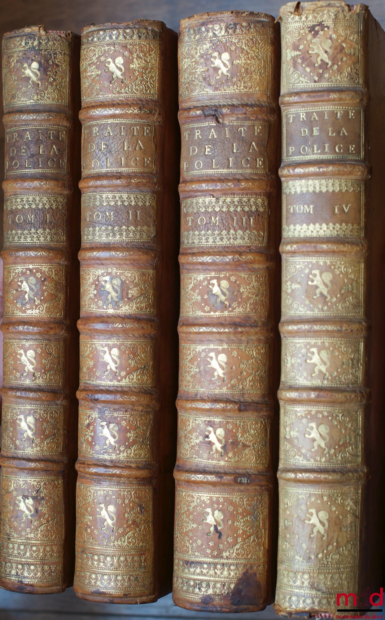 DELAMARE (Nicolas) – TRAITÉ DE LA POLICE OÙ L’ON TROUVERA L’HISTOIRE DE SON ÉTABLISSEMENT LES FONCTIONS ET LES PRÉROGATIVES DE SES MAGISTRATS, TOUTES LES LOIS ET TOUS LES RÈGLEMENTS QUI LA CONCERNENT. On y a joint une description historique et topographiq