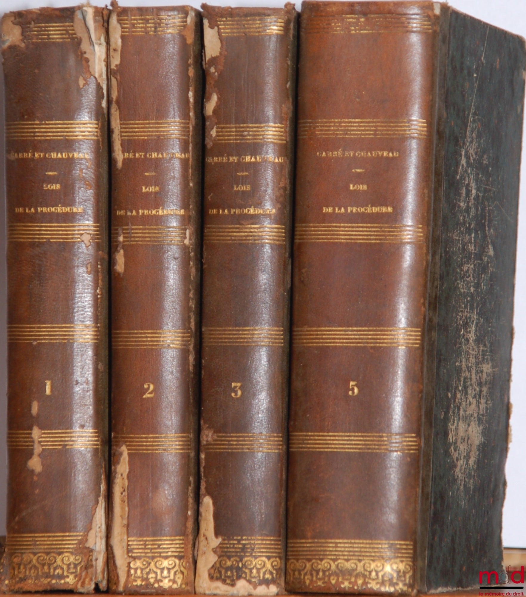 CARRÉ (Guillaume-Louis-Julien), CHAUVEAU (Adolphe) – LES LOIS DE LA PROCÉDURE CIVILE, ouvrage dans lequel l’auteur a refondu son analyse raisonnée, son traité, et ses questions sur la procédure, 3ème éd., dans laquelle ont été examinées et discutées : 1°