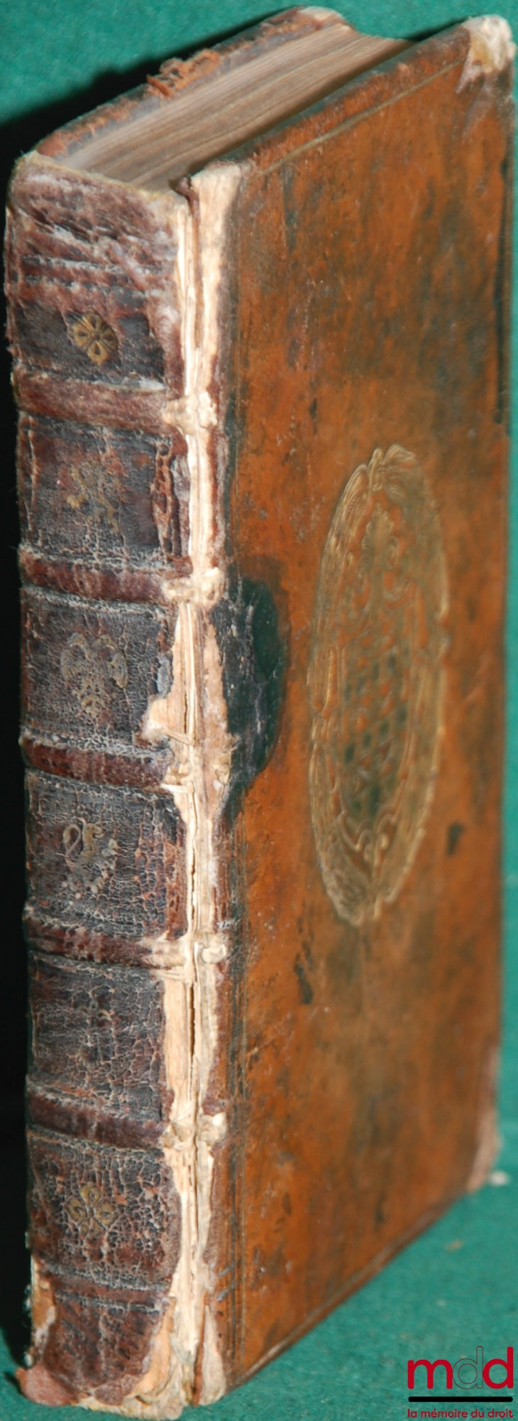 LE MAISTRE (Gilles) – DÉCISIONS NOTABLES DE FEU MESSIRE GILLES LE MAISTRE, CHEVALIER & PREMIER PRÉSIDENT EN LA COUR DE PARLEMENT À PARIS. Augmentées par M. Jean RAMAT Avocat, avec un plaidoyer du feu Sieur BOURDIN, Procureur général du Roi & un arrêt touc