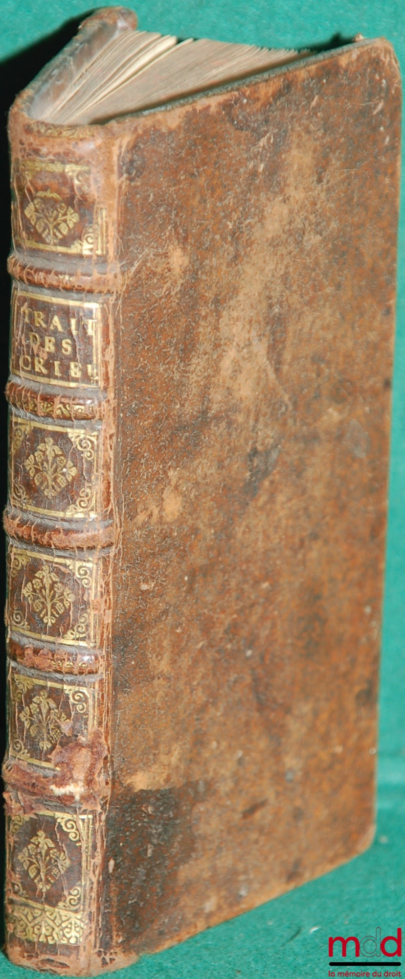 BRUNEAU (Antoine) – NOUVEAU TRAITÉ DES CRIÉES Contenant les Procédures pour faire toutes fortes de Décrets suivant les Coutumes, Ordonnances, Arrêts & Règlements sur ce intervenus jusques à présent. Ouvrage nécessaire à tous Juges, Avocats, Procureurs, Hu