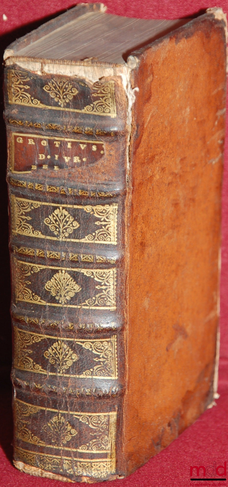 GROTIUS (Hugo) – HUGONIS GROTII DE JURE BELLI AC PACIS LIBRI TRES, In quibus Jus Naturæ & Gentium, item juris Publici præcipua explicantur. EDITIO NOVISSIMA cum Annotatis Auctoris, ex postrema ejus ante obitum cura. Accesserunt ANNOTATA in Epistolam Pauli