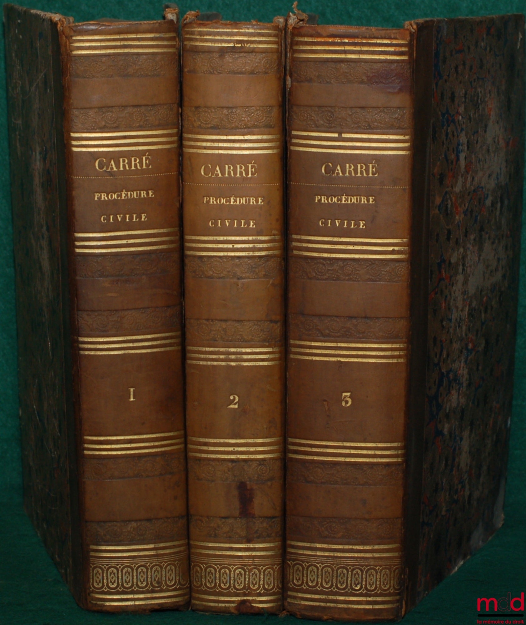 CARRÉ (Guillaume-Louis-Julien) – LES LOIS DE LA PROCÉDURE CIVILE, ouvrage dans lequel l’auteur a refondu son analyse raisonnée, son traité et ses questions sur la procédure, 2e éd., entièrement conforme à la première publiée en 1824, ornée du portrait de