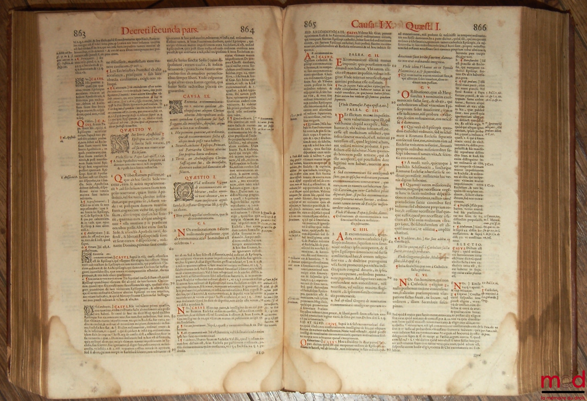 [GRATIEN] – DECRETUM GRATIANI, EMENDATUM, ET NOTATIONIBUS ILLUSTRATUM : Una cum glossis, Gregorii XIII Pont. Max. iussu editum : Ad exemplar Romanum diligenter recognitum. Editio ultima