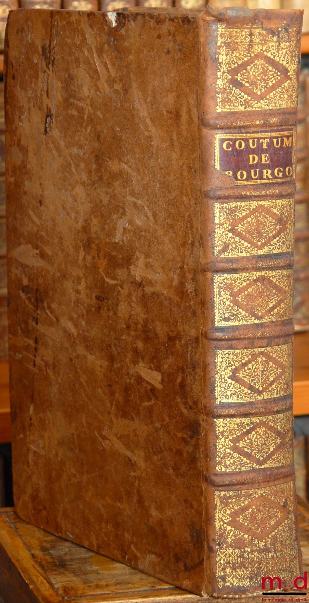 [Bourgogne], TAISAND (Pierre) – COUTUME GÉNÉRALE DES PAYS ET DUCHÉ DE BOURGOGNE AVEC LE COMMENTAIRE DE MONSIEUR TAISAND Conseiller du Roi Trésorier de France & Général des Finances en Bourgogne & Bresse, ci-devant avocat au Parlement de Dijon. Dans lequel