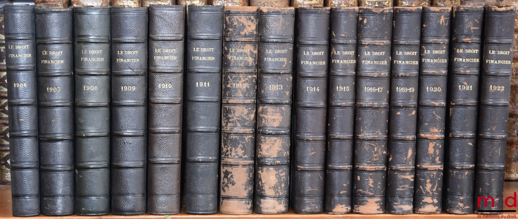 LE DROIT FINANCIER. Jurisprudence des valeurs mobilières et des sociétés (et des opérations de Bourse). Recueil bi-mensuel (puis mensuel à partir de 1906) fondé et dirigé par Édouard BADON-PASCAL, de 1888 [tête de collection] à 1939 [queue de coll. en 194