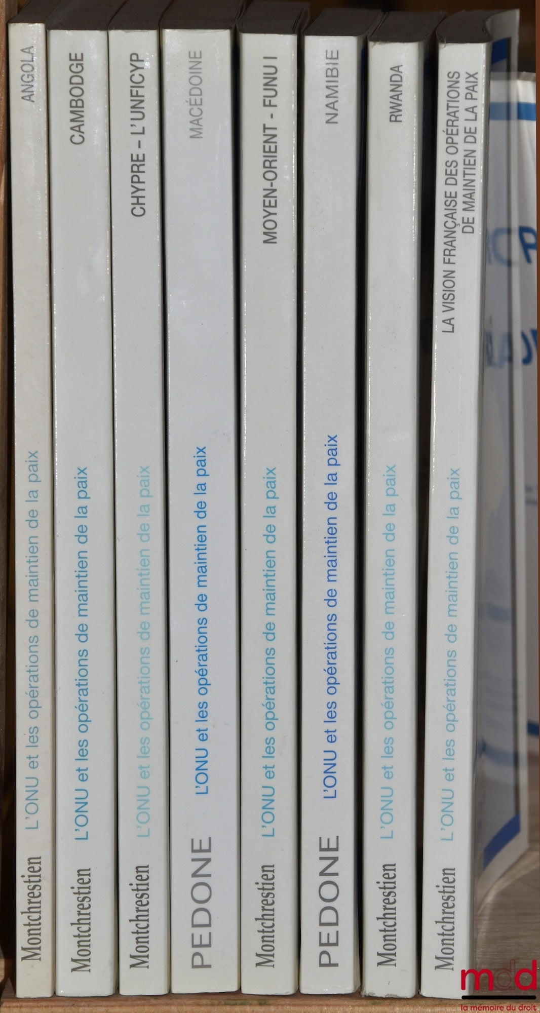 [Collectif] – L’ONU et les opérations de maintien de la paix, CEDIN-Paris I :  – Angola (1988-1997), sous la dir. de E. Morel, C. El Hocine & E. Medrinal ; – Cambodge (1991-1993), Miprenuc, Apronuc, par S. Barbier ; – Chypre - L’Unficyp, par P. Achilleas 