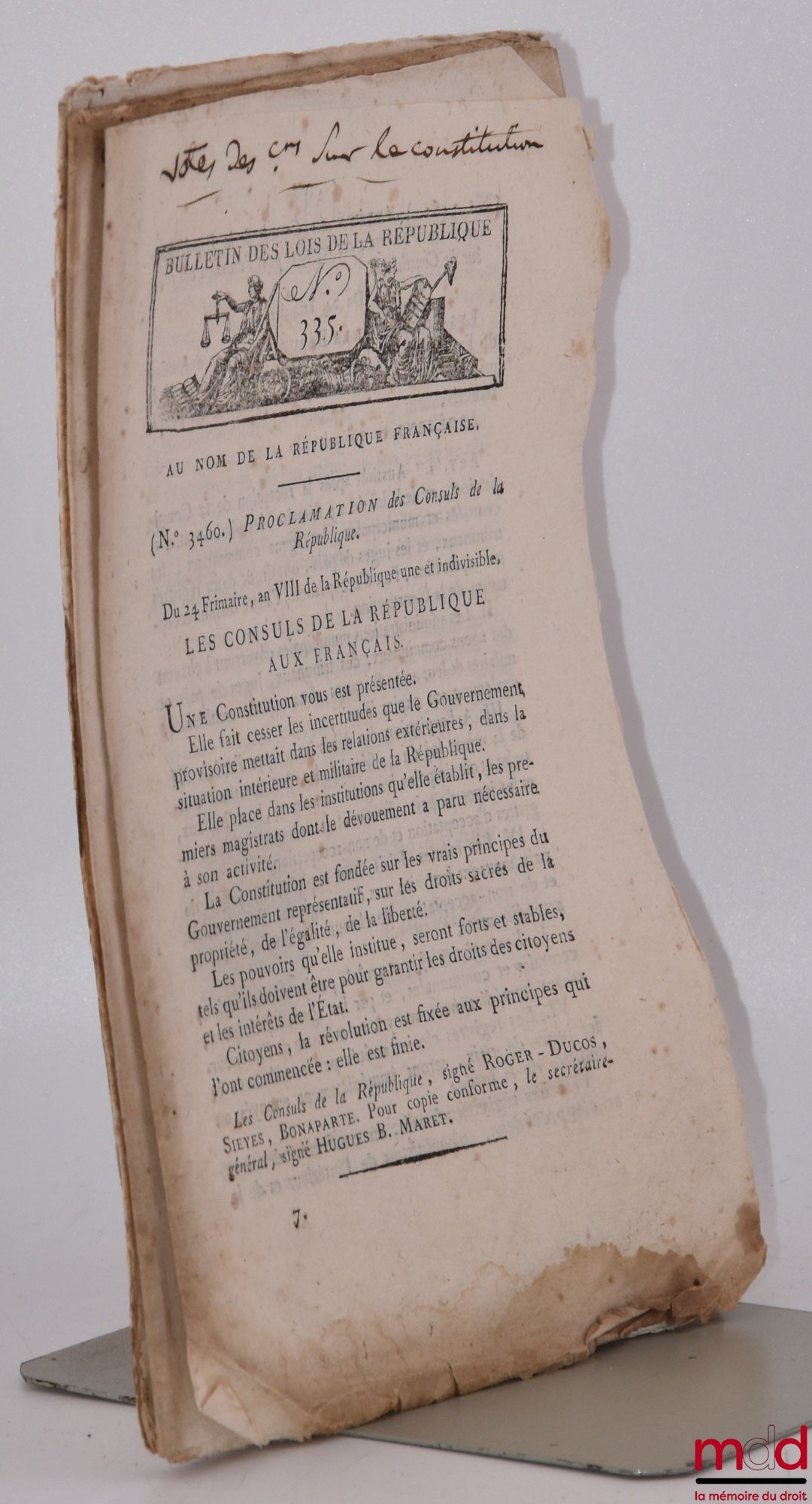 [Constitution du 24 frimaire An VIII] – ENSEMBLE DE 3 BULLETINS DES LOIS : Bulletin des lois de la République n° 335, Proclamation des Consuls de la République (n° 3460), 24 frimaire An VIII, [3 p.] ; Bulletin des lois de la République n° 340, Loi qui acc