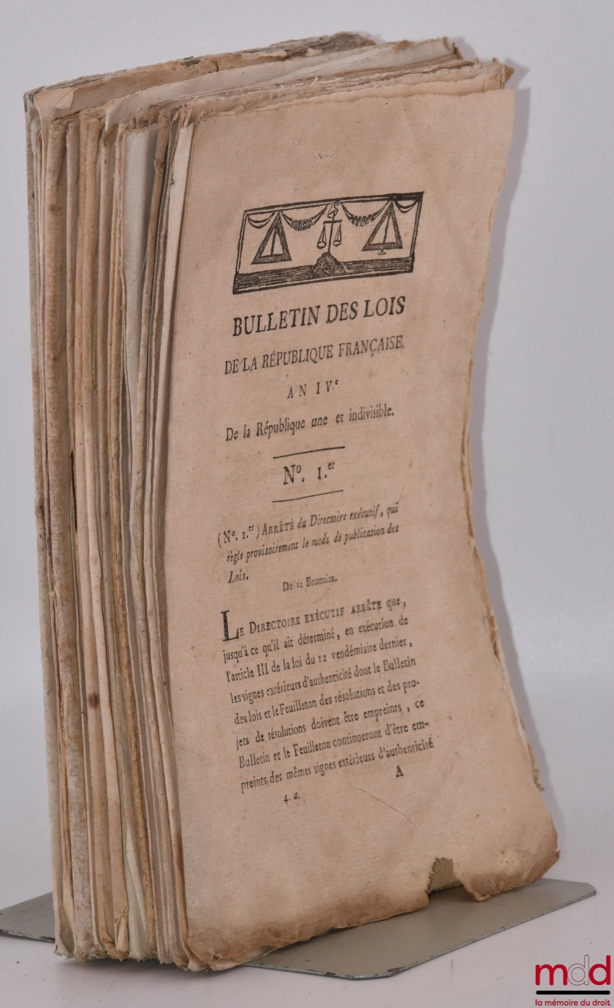 [Coup d’État des 18 et 19 brumaire An VIII, Constitution de l’An IV, divers] – ENSEMBLE DE 18 BULLETINS DES LOIS : Bulletin des lois de la République française, Arrêté du Directoire exécutif qui règle provisoirement le mode de publication des Lois, Arrêté