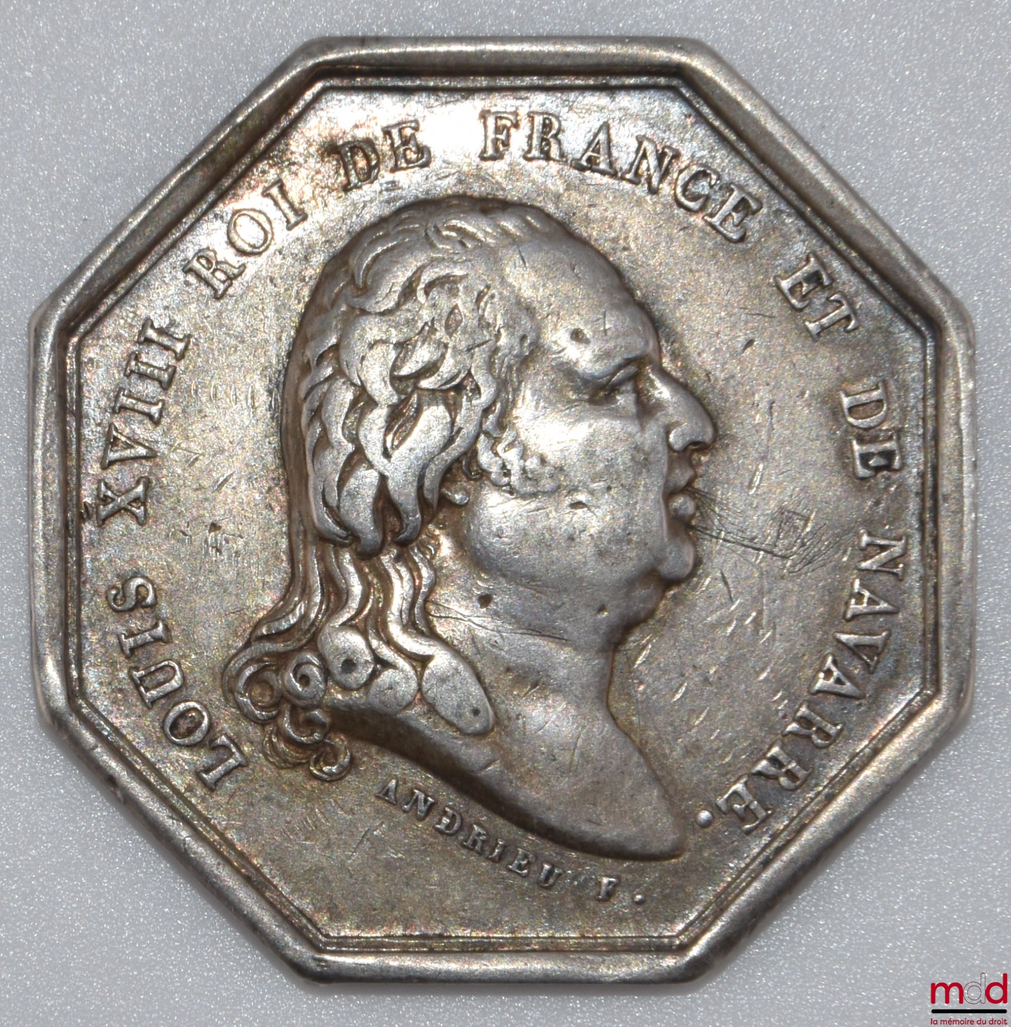 [Conseil d’État du Roi] – JETON : LOUIS XVIII ROI DE FRANCE ET DE NAVARRE ; AVOCATS AUX CONSEILS DU ROI ET À LA COUR DE CASSATION