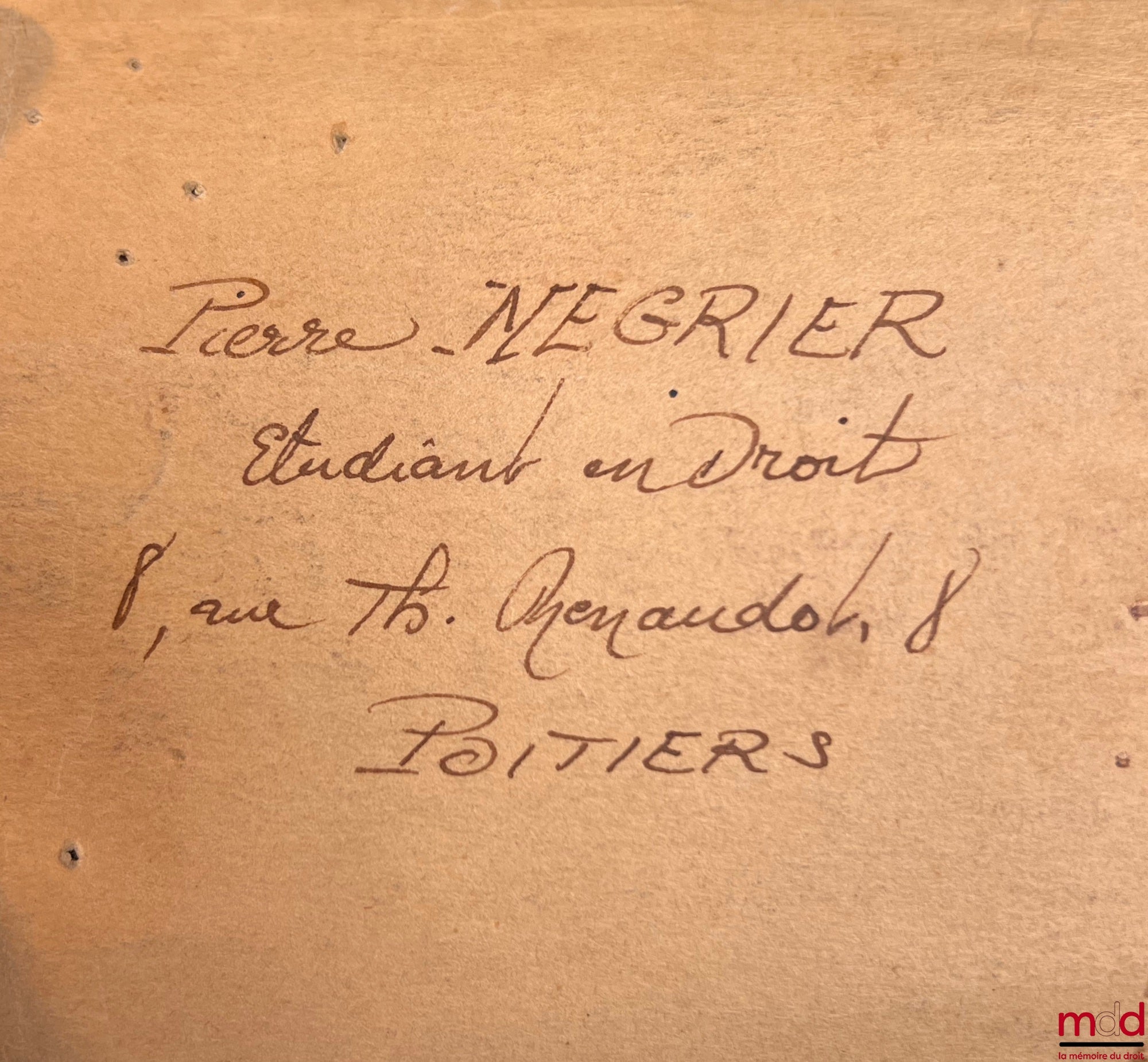 NÉGRIER (Pierre) – CARICATURE D’UN PROFESSEUR DE DROIT TENANT UN MASQUE À GAZ