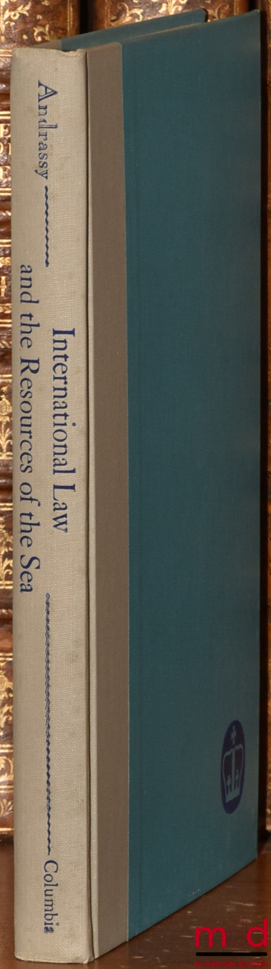 ANDRASSY (Juraj) – INTERNATIONAL LAW AND THE RESOURCES OF THE SEA