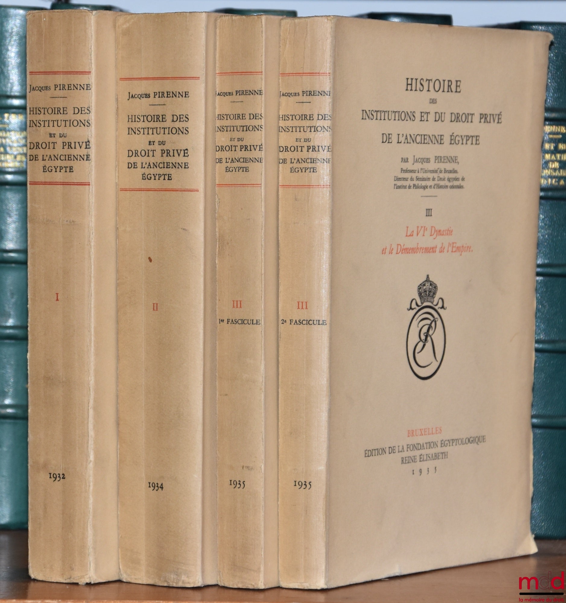 PIRENNE (Jacques) – HISTOIRE DES INSTITUTIONS ET DU DROIT PRIVÉ DE L’ANCIENNE ÉGYPTE : t. I : Des Origines à la fin de la IVe Dynastie ; t. II : La Ve Dynastie (2750-2625) ; t. III – 1er & 2e fasc. : La VIe Dynastie et le Démembrement de l’Empire