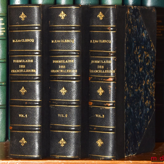 CLERCQ (Alex de) et VALLAT (C. de) – FORMULAIRE DES CHANCELLERIES DIPLOMATIQUES ET CONSULAIRES, Suivi du tarif des chancelleries et du texte des principales lois, ordonnances, circulaires et instructions ministérielles relatives aux consulats, 7e éd. mise