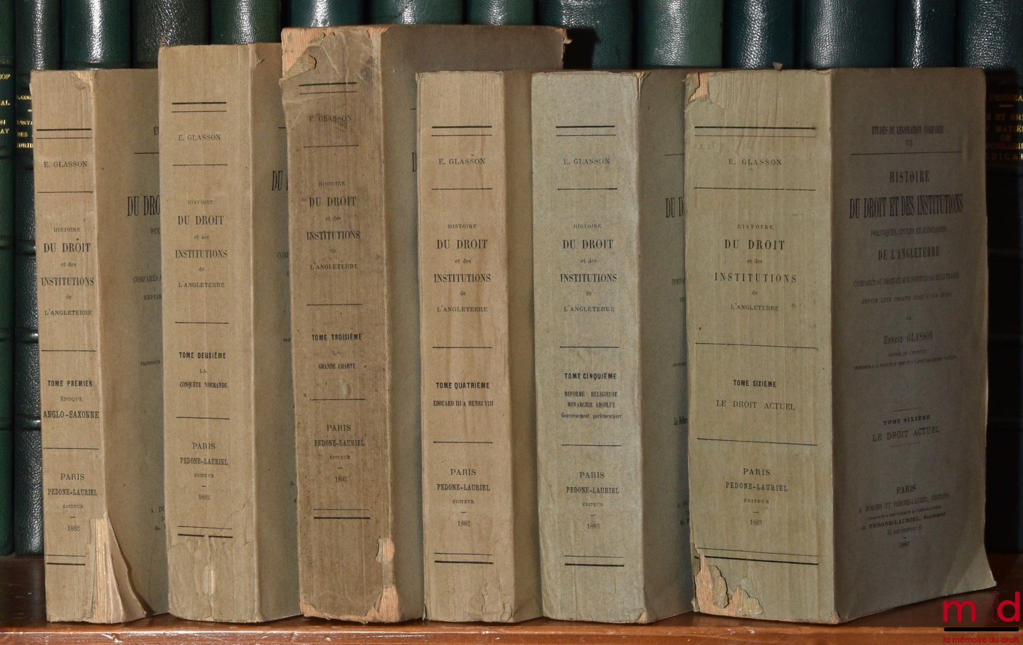 GLASSON (Ernest) – HISTOIRE DU DROIT ET DES INSTITUTIONS POLITIQUES, CIVILES ET JUDICIAIRES DE L’ANGLETERRE COMPARÉS AU DROIT ET AUX INSTITUTIONS DE LA FRANCE DEPUIS LEUR ORIGINE JUSQU’À NOS JOURS : t. I : Époque anglo-saxonne ; t. II : La conquête norman