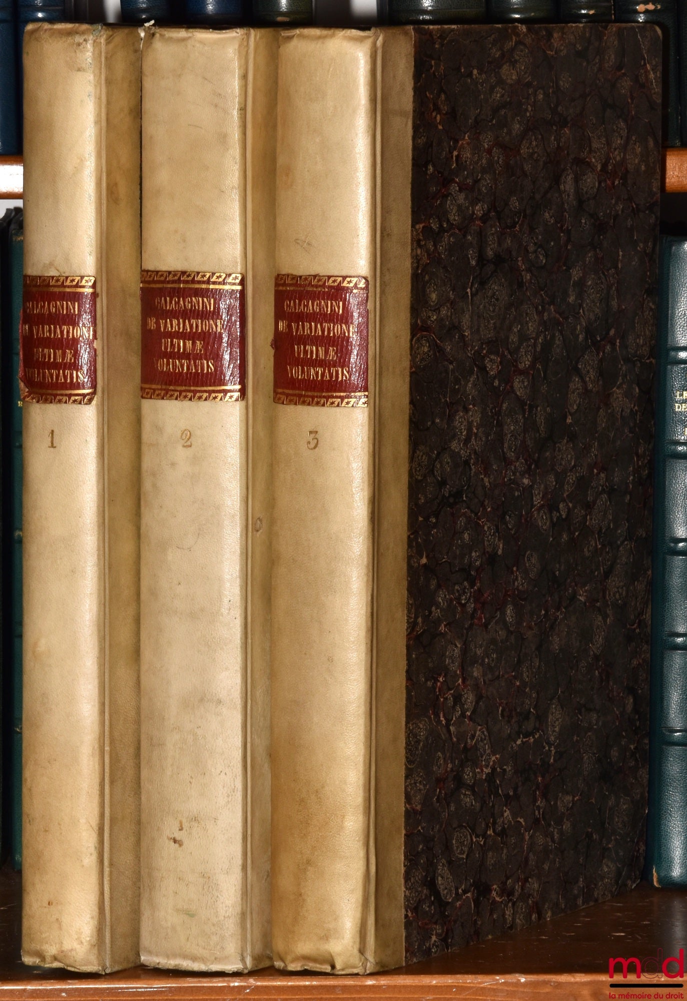 CALCAGNINI (Caroli Leopoldi) [CALCAGNINI (Carlo Leopoldo)] – CAROLI LEOPOLDI CALCAGNINI PATRITII FERRARIENSIS S.R.E. CARDINALIS. De Variatione ultimæ Voluntatis. Trebellianica. Variisque, etiam ad Feudalem materiam, Observationibus. OPUS IN TRES TOMOS DIS