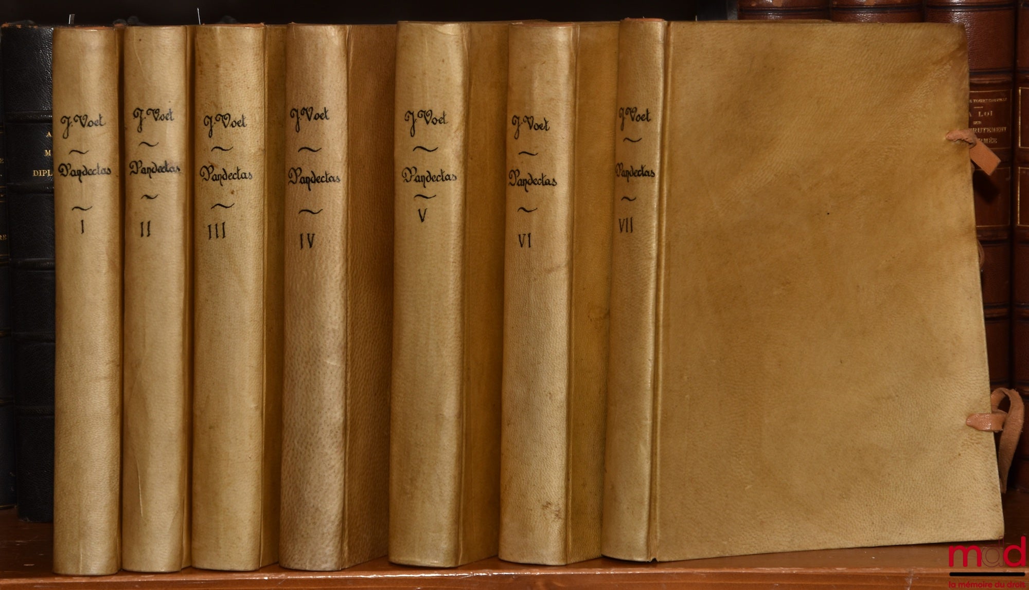 VOET (Joannis) [VOET (Johannes)] – JOANNIS VOET JCTI ET ANTECESSORIS IN ACADEMIA LUGDUNO-BATAVA, COMMENTARIORUM AD PANDECTAS, LIBRI QUINQUAGINTA, In quibus præter Romani Juris principia ac controversias illustriores, Jus etiam hodiernum, & præcipuæ Fori Q