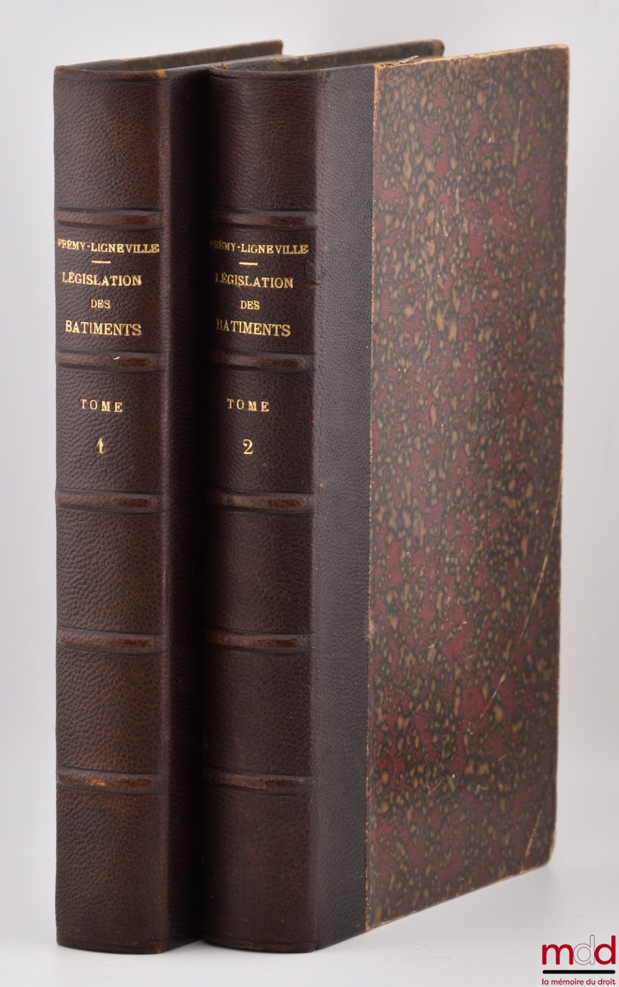 FRÉMY-LIGNEVILLE et PERRIQUET (Eugène) – TRAITÉ DE LA LÉGISLATION DES BÂTIMENTS ET CONSTRUCTIONS, COMPRENANT LES RÈGLES EN MATIÈRE DE DEVIS ET MARCHÉS, CONSTRUCTIONS, SERVITUDES, LOCATION, RÉPARATIONS, VOIRIE, POLICE DES BÂTIMENTS, etc., 2e éd. refondue e