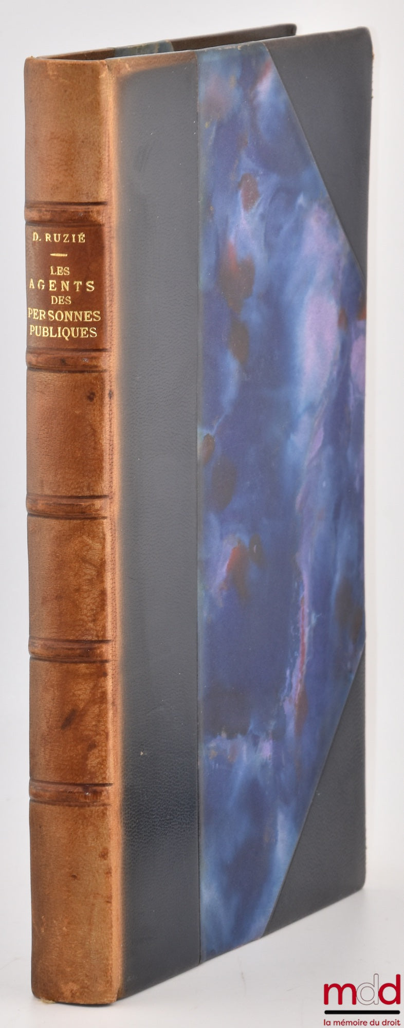 RUZIÉ (David) – LES AGENTS DES PERSONNES PUBLIQUES ET LES SALARIÉS EN DROIT FRANÇAIS. Étude comparative de leur condition juridique, Préface Charles Eisenmann, Bibl. de droit public, t. XXVII