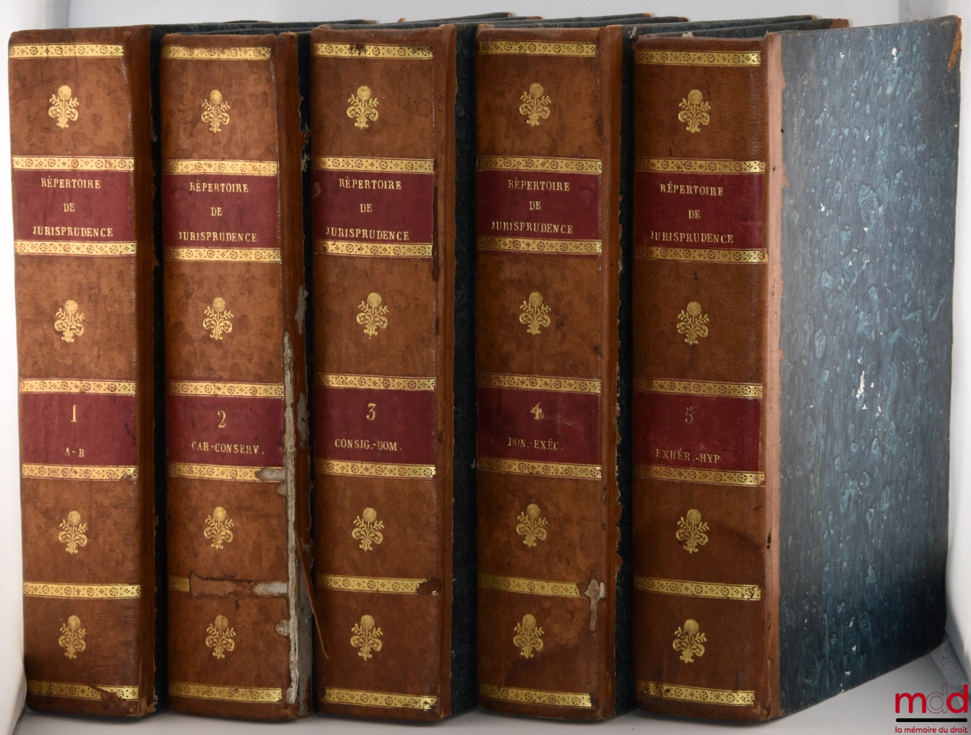 MERLIN (Philippe-Antoine) – RÉPERTOIRE UNIVERSEL ET RAISONNÉ DE JURISPRUDENCE, Corrigée, réduite aux objets dont la connaissance peut encore être utile, et augmentée 1°) d’un grand nombre d’Articles, 2°) de Notes indicatives des changements apportés aux L