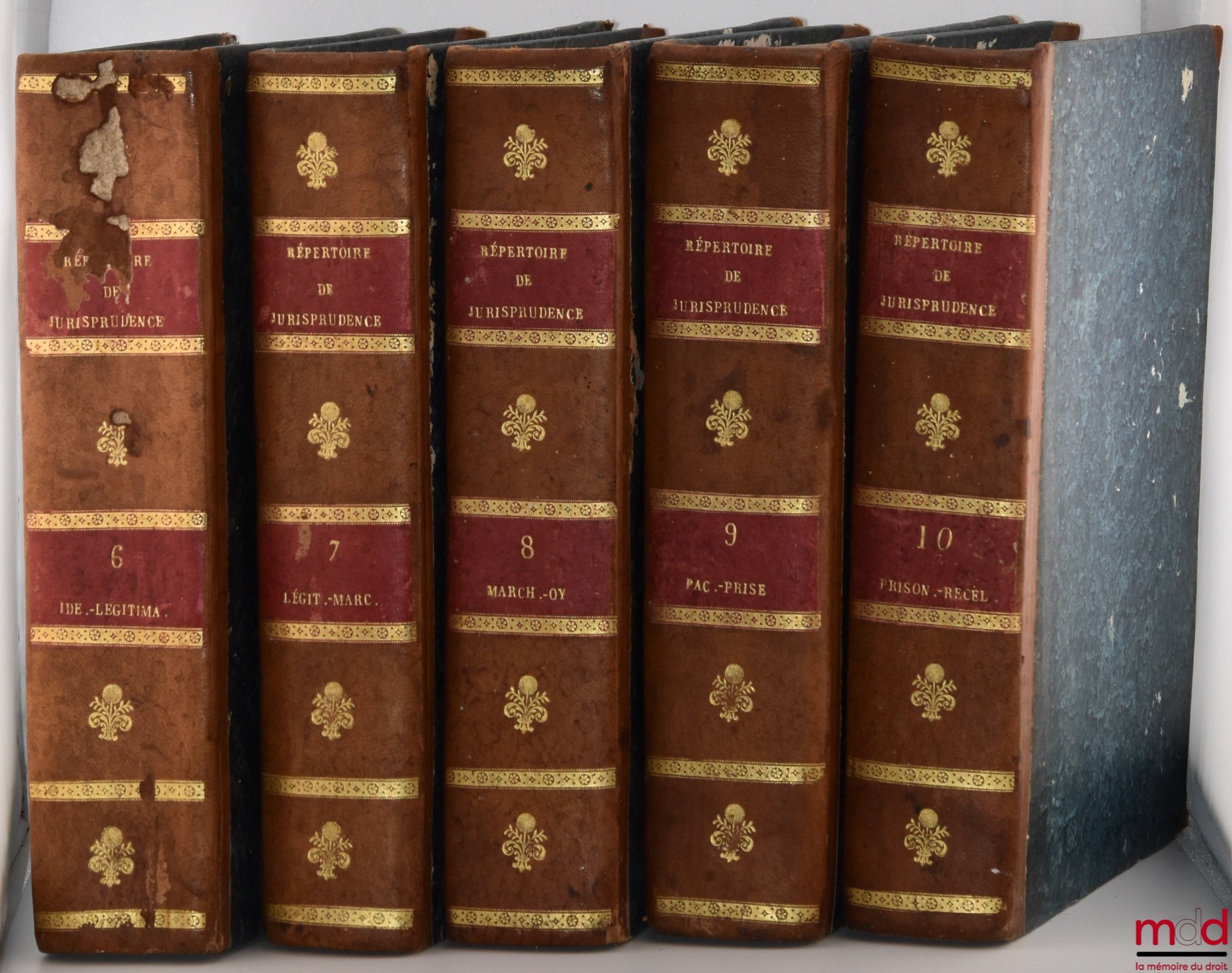 MERLIN (Philippe-Antoine) – RÉPERTOIRE UNIVERSEL ET RAISONNÉ DE JURISPRUDENCE, Corrigée, réduite aux objets dont la connaissance peut encore être utile, et augmentée 1°) d’un grand nombre d’Articles, 2°) de Notes indicatives des changements apportés aux L