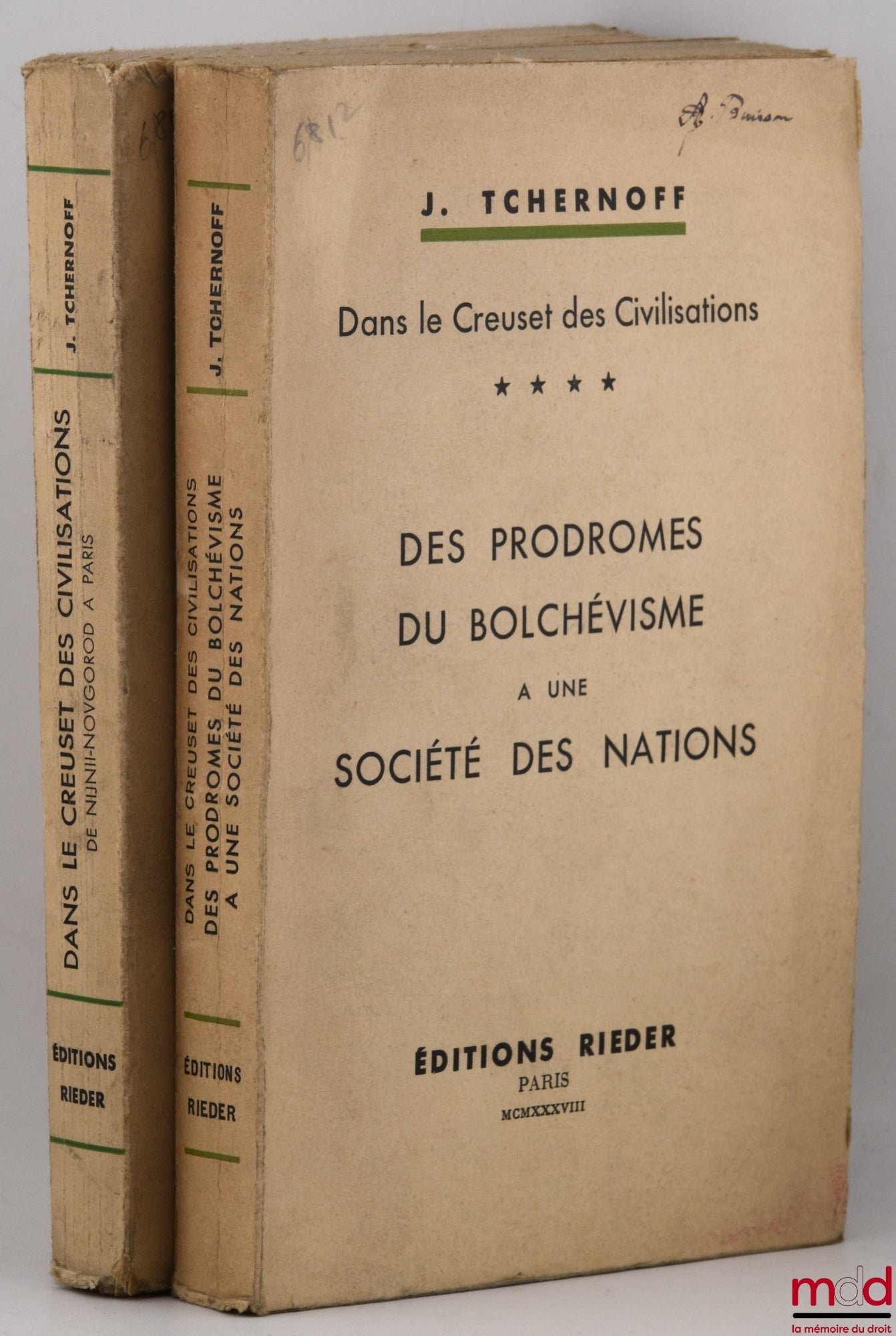TCHERNOFF (Iouda [francisé Juda]) – DANS LE CREUSET DES CIVILISATIONS : t. I : De Nijnii-Novgorod à Paris ; t. IV : Des prodromes du Bolchévisme à une société des Nations ; [mq. t. II et III]